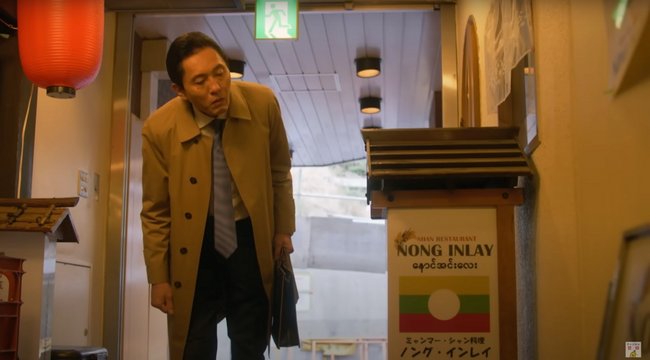 ミャンマー料理店で食事